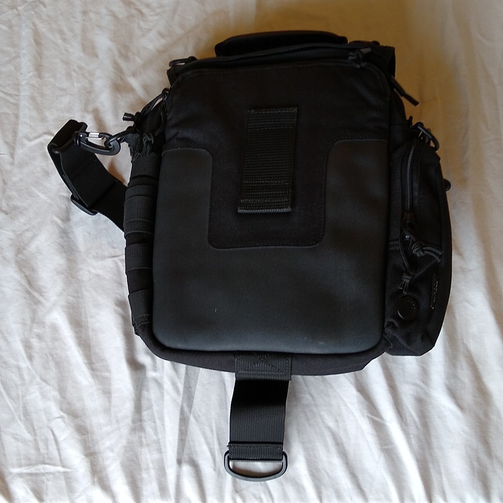 Hazard4 Kato Tablet/Netbook Mini-Messenger Bag, Black - Picture 6 of 14